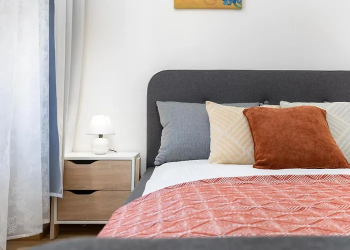 Bright Aparment Close To Wenceslas Square With Parking