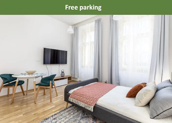 Bright Aparment Close To Wenceslas Square With Parking