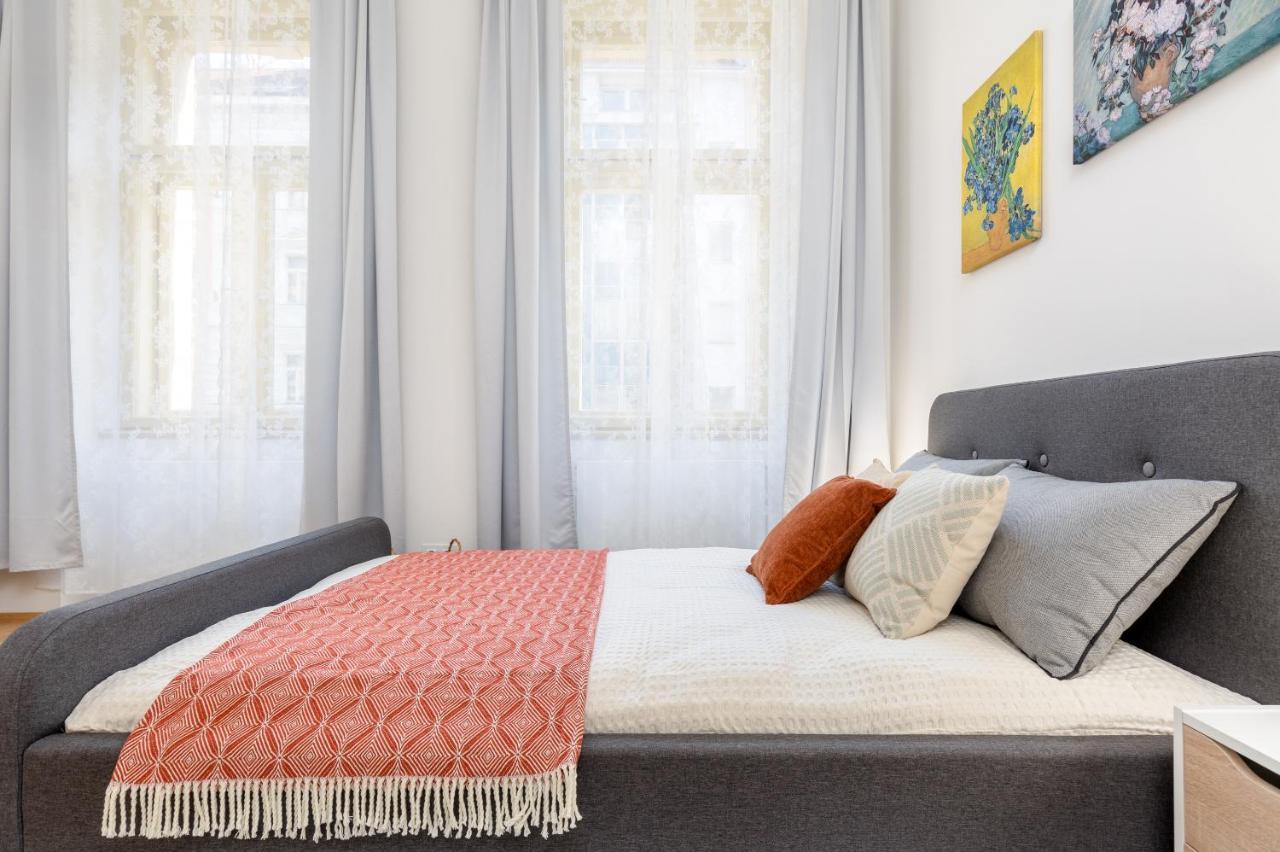 Apartment Bright Aparment Close To Wenceslas Square With Parking