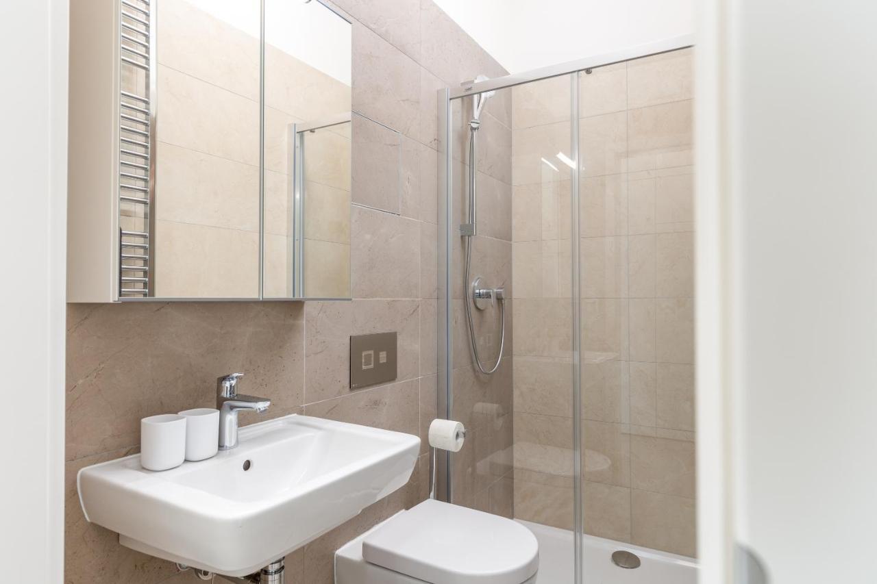 Bright Aparment Close To Wenceslas Square With Parking *