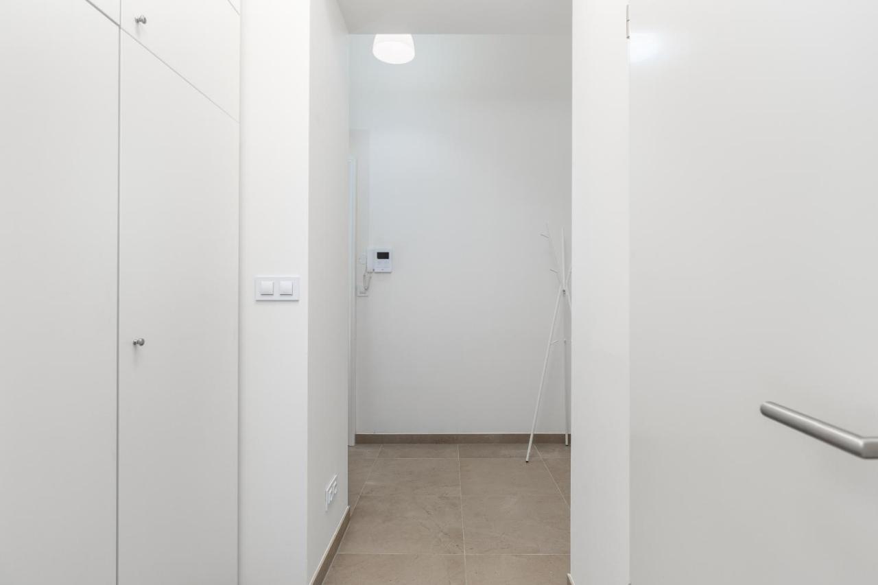 Bright Aparment Close To Wenceslas Square With Parking Apartment